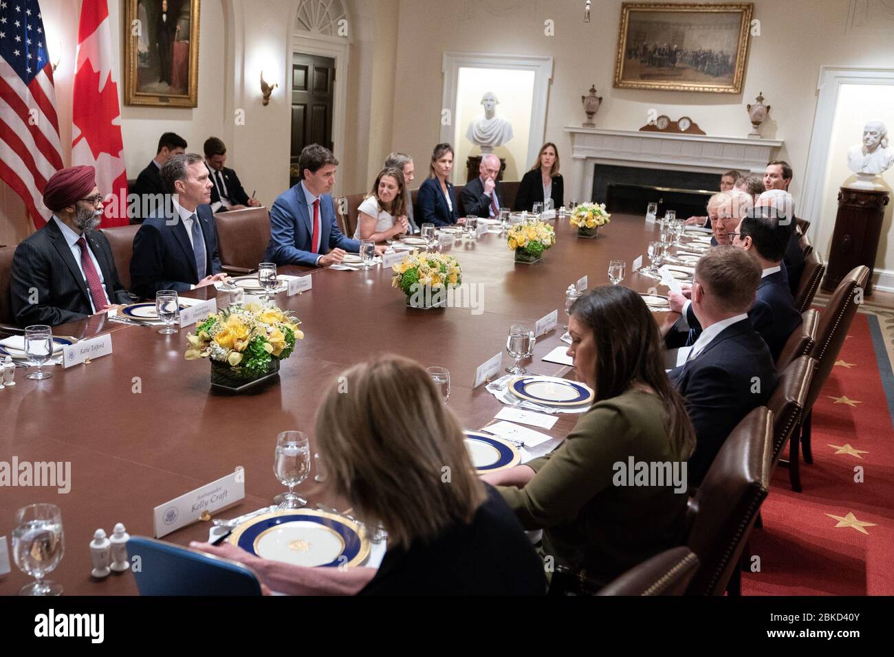 Il 20 giugno 2019, il presidente Donald J. Trump ha partecipato a un pranzo bilaterale di lavoro ampliato con il primo ministro canadese Justin Trudeau alla Casa Bianca per discutere gli interessi reciproci nel commercio, nella sicurezza e nelle relazioni nordamericane. Foto Stock