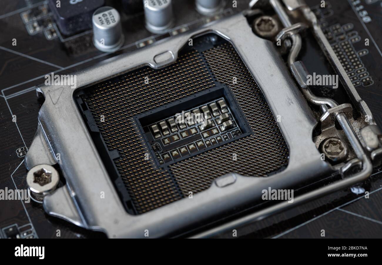 Il processore è un piccolo chip che risiede in computer e altri dispositivi elettronici Foto Stock