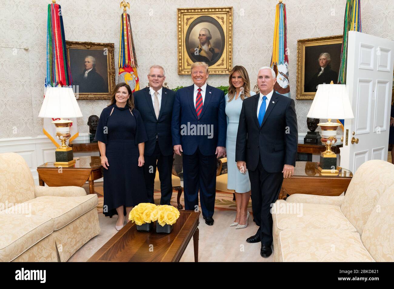 Il 20 settembre 2019, il presidente Donald J. Trump e la First Lady Melania Trump posero per una foto con il vicepresidente Mike Pence e il primo ministro australiano Scott Morrison e sua moglie, la signora Jenny Morrison, nell'ufficio ovale. Foto Stock