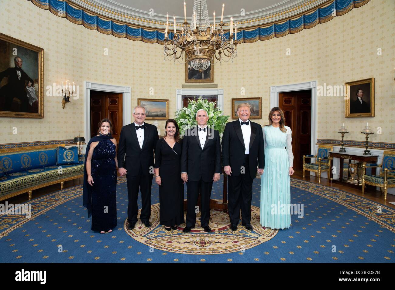 Il presidente Donald Trump e la First Lady Melania Trump posano con il vicepresidente Mike Pence, la seconda Lady Karen Pence, il primo ministro australiano Scott Morrison e la signora Jenny Morrison nella stanza blu della Casa Bianca il 20 settembre 2019. Foto Stock