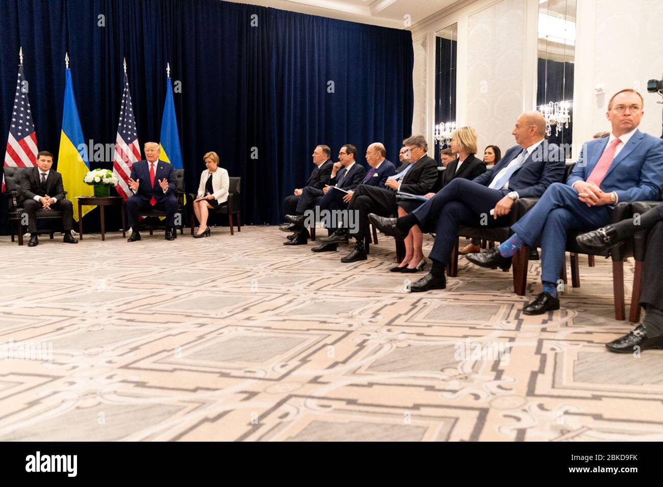 Il 25 settembre 2019, il presidente Donald J. Trump ha incontrato il presidente ucraino Volodymyr Zelensky all'InterContinental New York Barclay per discutere le relazioni tra Stati Uniti e Ucraina durante l'Assemblea generale delle Nazioni Unite (UNGA) a New York. Foto Stock