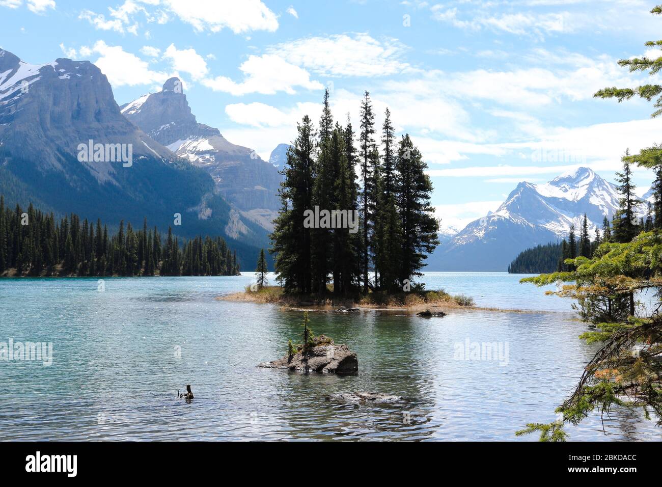 Spirit Island, Lago Maligne, Jasper, Alberta, Canada, 05/25/2018. La splendida e tranquilla isola dello spirito, situata nel ghiacciaio formò Rocky Mountain va Foto Stock