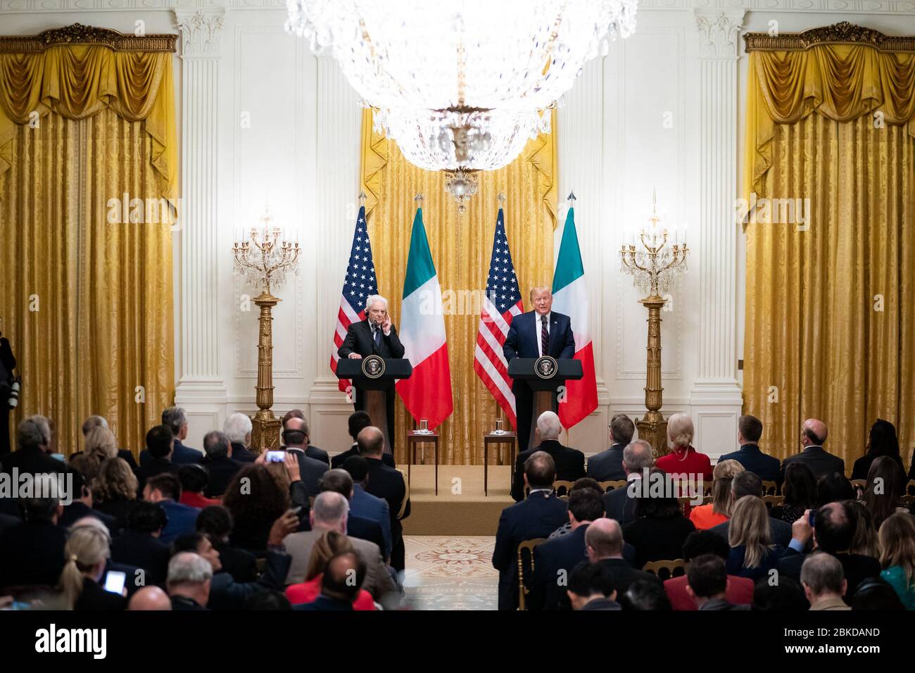 Il presidente Donald J. Trump ha incontrato il presidente della Repubblica Italiana alla Casa Bianca di Washington per discutere questioni di reciproco interesse e rafforzare le relazioni tra Stati Uniti e Italia. Foto Stock