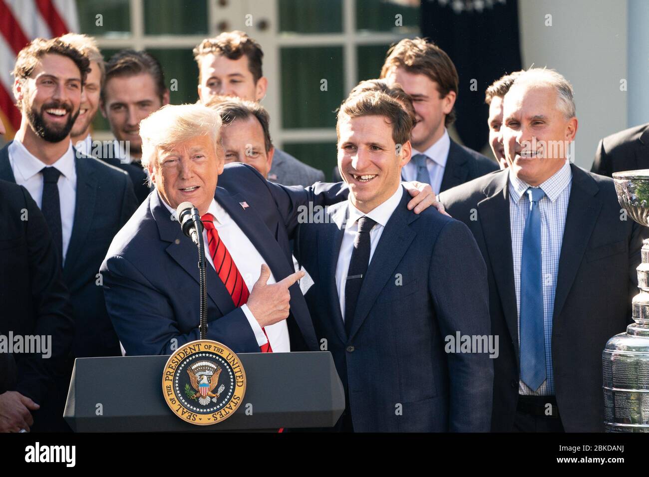 Il presidente Donald J. Trump onora i membri del campione della Stanley Cup 2019 St. Louis Blues martedì 15 ottobre 2019, nel Rose Garden della Casa Bianca. Il presidente Trump accoglie con favore i campioni della Stanley Cup 2019, i St. Louis Blues Foto Stock