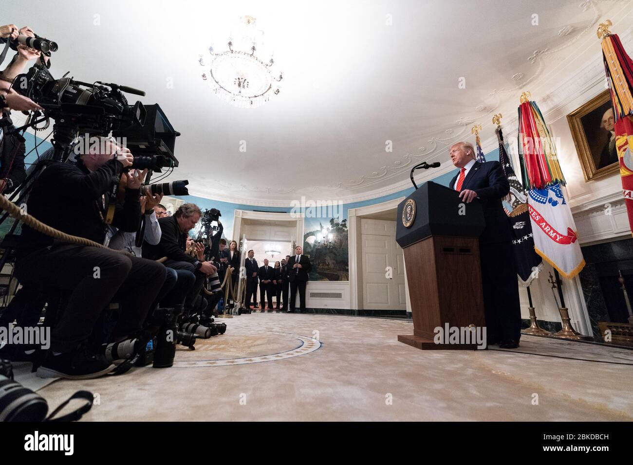 Il 27 ottobre 2019, il presidente Donald J. Trump si è rivolto alla nazione dalla sala di accoglienza diplomatica della Casa Bianca per annunciare il successo della missione delle forze per le operazioni speciali degli Stati Uniti che ha portato alla morte del leader dell'ISIS Abu Bakr al-Baghdadi in Siria. Foto Stock
