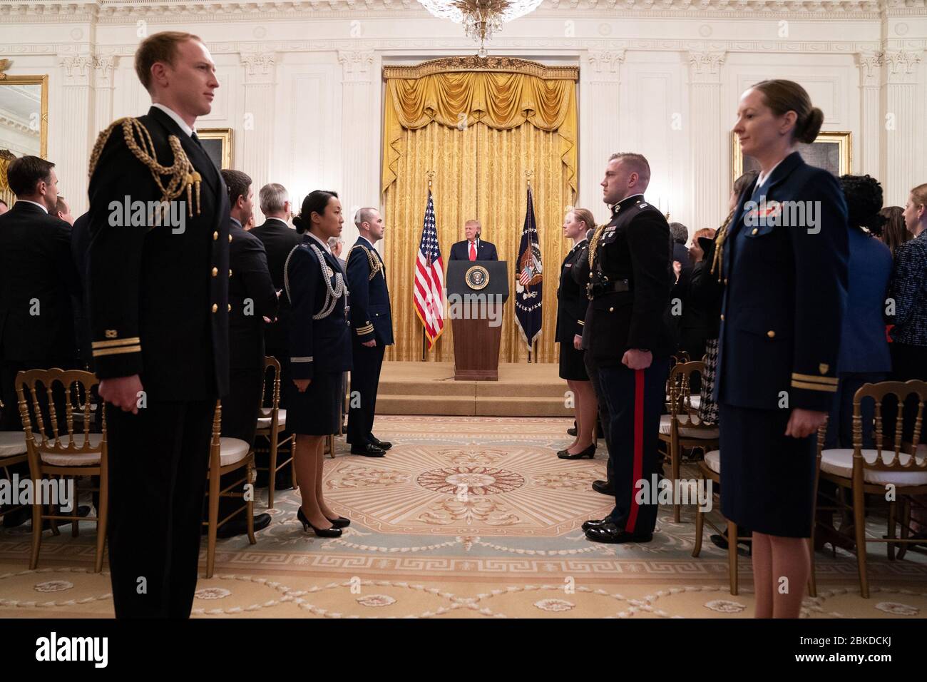 Il 6 novembre 2019, il presidente Donald J. Trump ha pronunciato osservazioni nella sala orientale della Casa Bianca, evidenziando le pietre miliari raggiunte nelle conferme giudiziarie federali sotto la sua amministrazione. Foto Stock