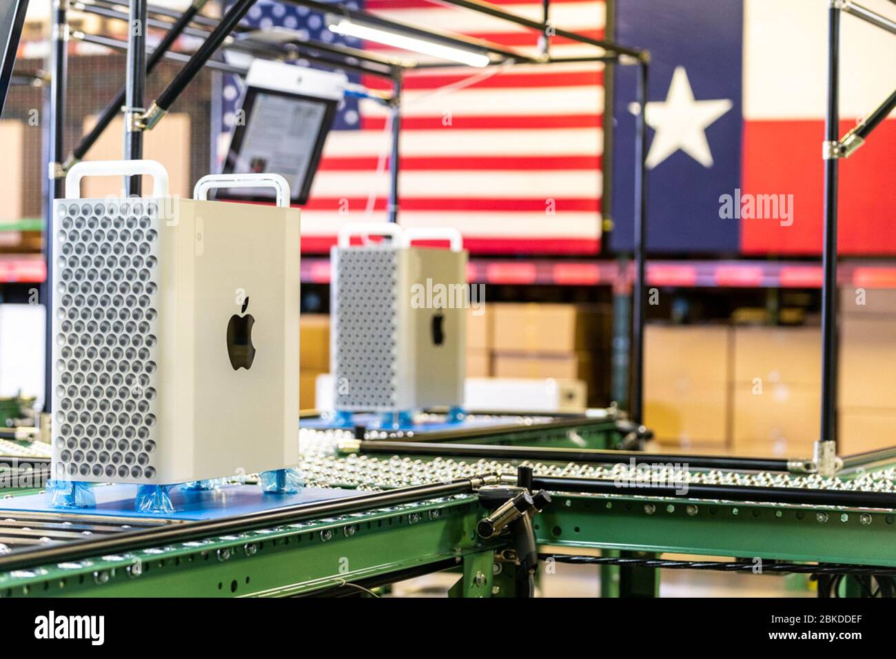 I computer tower Apple sono visibili nella linea di assemblaggio presso lo  stabilimento di produzione Apple mercoledì 20 novembre 2019 presso il  Flextronics International LTD-Austin Product Introduction Center, dove  viene assemblato il