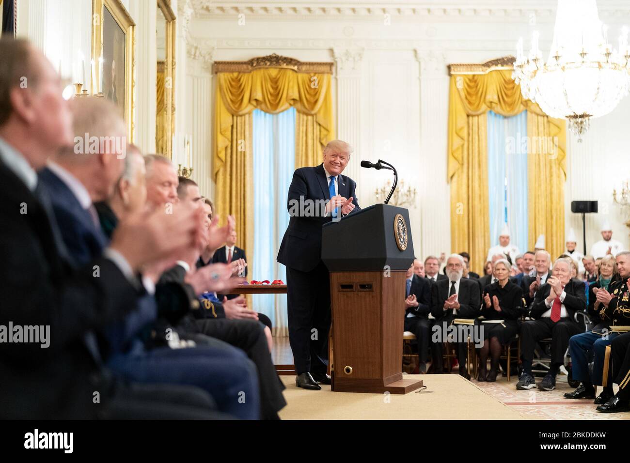 Il Presidente Donald J. Trump applaude i destinatari giovedì 21 novembre 2019 alle presentazioni della medaglia nazionale delle arti e delle scienze umanistiche nella stanza orientale della Casa Bianca. Medaglia nazionale delle arti e delle scienze umanistiche presentazioni di medaglia Foto Stock