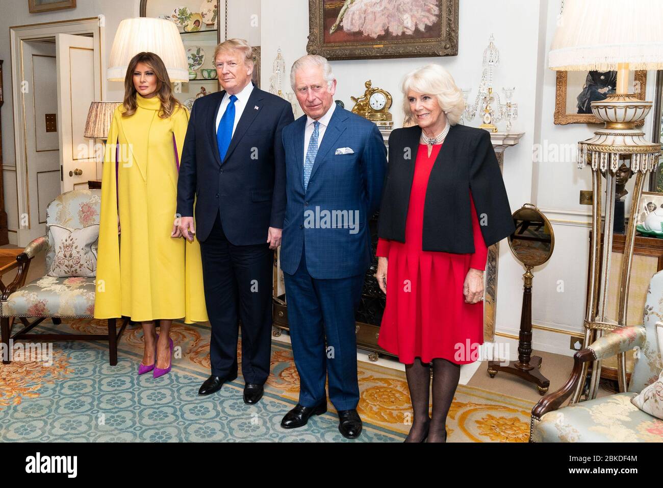 Il Presidente Donald J. Trump e First Lady Melania Trump si pongono per una foto con il Principe di Galles britannico e la Duchessa di Cornovaglia martedì 3 dicembre 2019, alla Clarence House di Londra. Il presidente Trump e la First Lady Melania Trump partecipano all’accoglienza dei leader della NATO Foto Stock