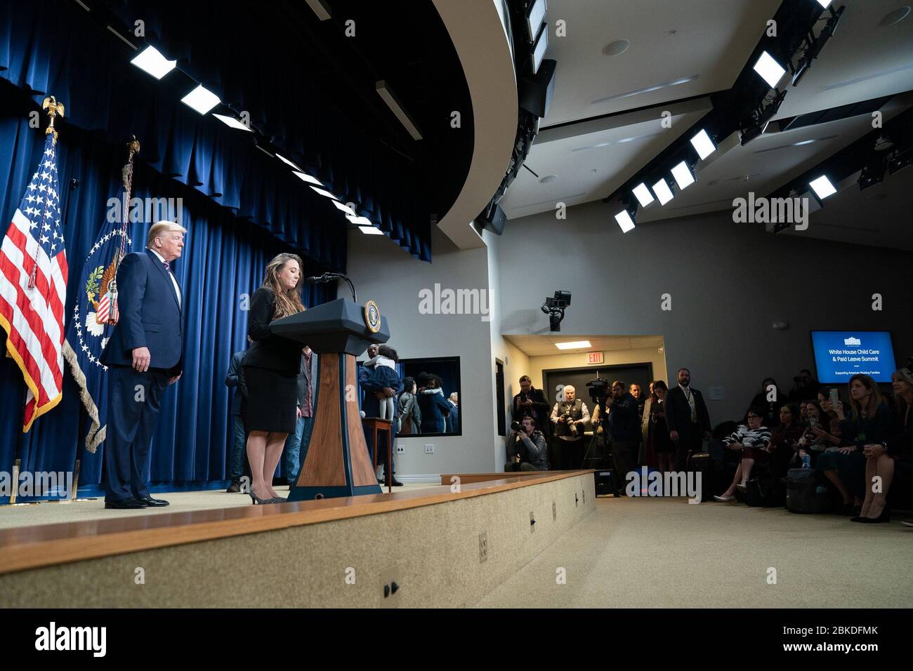 Il 12 dicembre 2019, il presidente Trump ha partecipato al Summit della Casa Bianca sull'assistenza all'infanzia e il congedo retribuito, dove ha ascoltato Brittany Hasemann di Fruita, Colosso, discutere questioni importanti per le famiglie lavoratrici negli Stati Uniti Foto Stock
