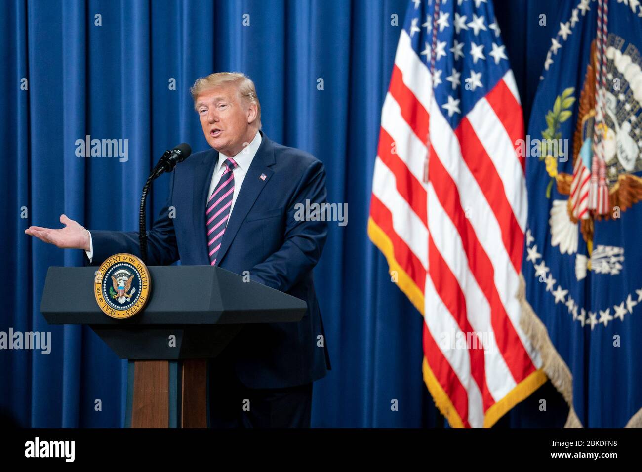 Una foto ufficiale della Casa Bianca di Tia Dufour cattura il summit della Casa Bianca sull'assistenza all'infanzia e il congedo retribuito. Il vertice ha affrontato le politiche chiave in materia di accesso all'assistenza all'infanzia e congedo familiare retribuito, con discussioni che hanno coinvolto funzionari del governo degli Stati Uniti ed esperti politici. Foto Stock