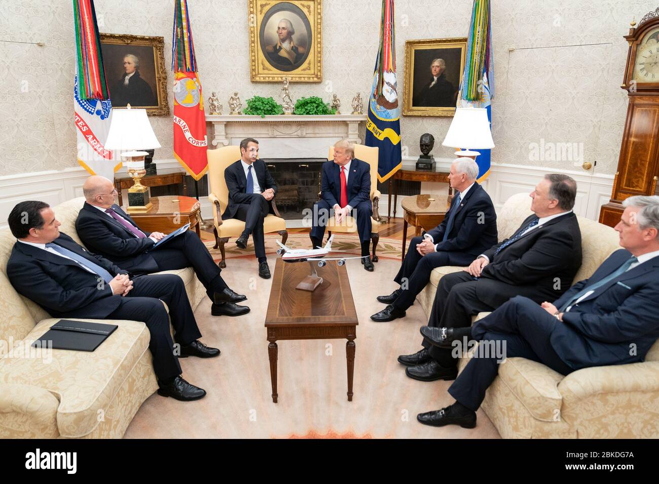 Il 7 gennaio 2020, il presidente Trump e il vicepresidente Pence hanno incontrato il primo ministro greco Kyriakos Mitsotakis nell'Ufficio ovale per discutere le relazioni tra Stati Uniti e Grecia e le questioni di sicurezza regionale. Foto Stock