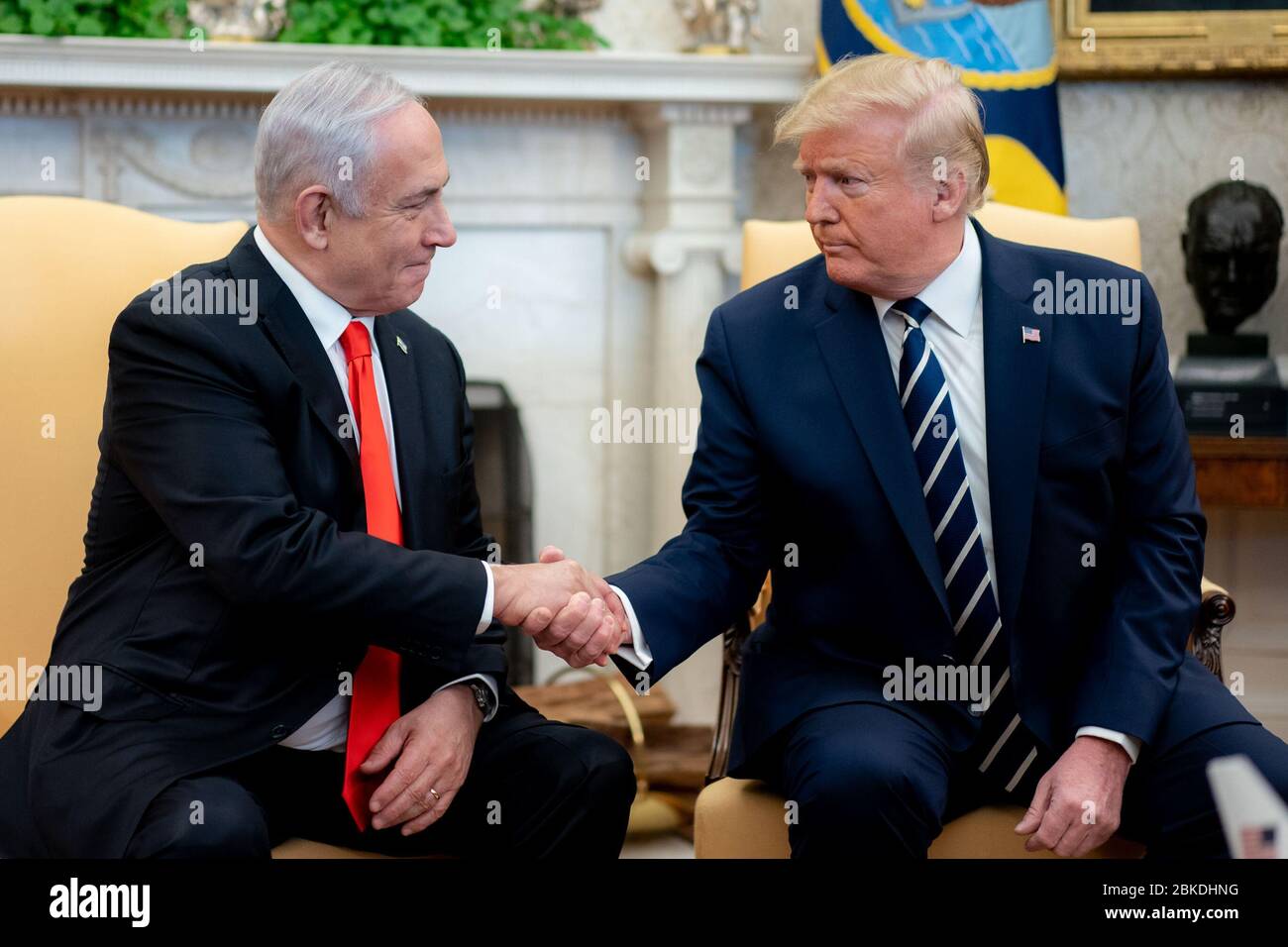 Il presidente Trump e il vicepresidente Pence si incontrano con il primo ministro israeliano Netanyahu nell'Ufficio ovale il 27 gennaio 2020, per discutere delle relazioni tra Stati Uniti e Israele e della sicurezza regionale. Foto Stock