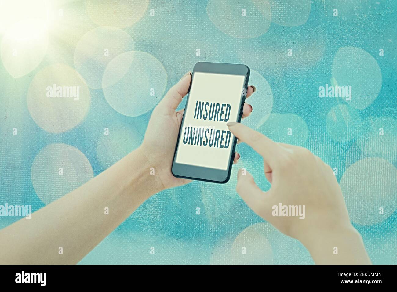 Testo di scrittura assicurato non assicurato. Foto concettuale Azienda assicurazione di vendita Checklist da scegliere Foto Stock