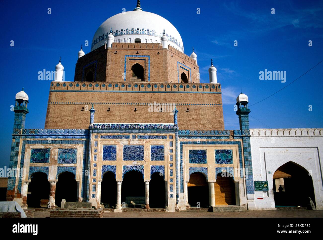 Hazrat Bahuddin Zakaria mausoleo a Multan, Pakistan è dedicato al mistico fondatore musulmano dell'Ordine Sufistico Suhrawardiyya XIII secolo. Foto Stock