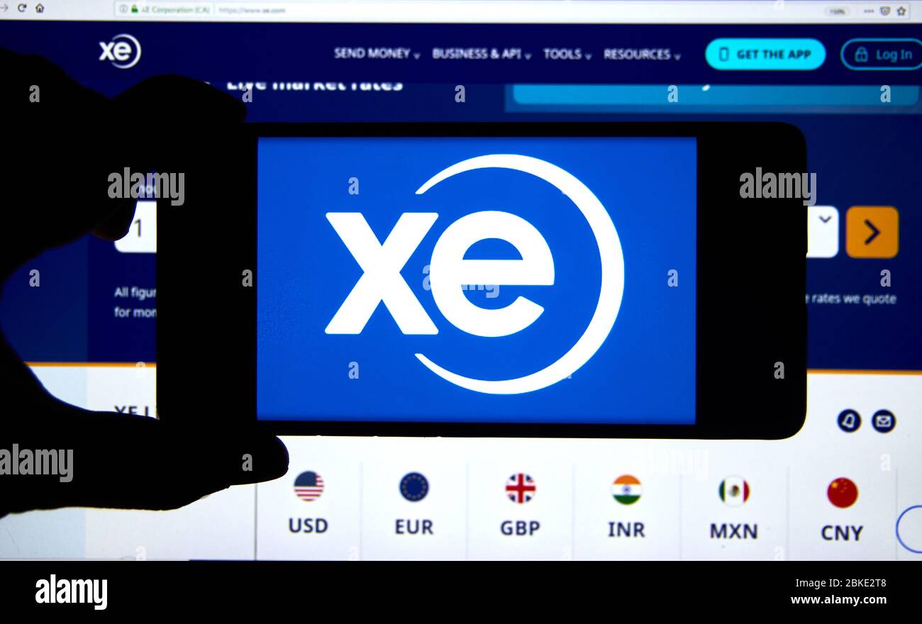 Montreal, Canada - 2 maggio 2020: Applicazione XE e logo su un cellulare. xe.com XE è una società di servizi e strumenti online per il cambio in Canada Foto Stock