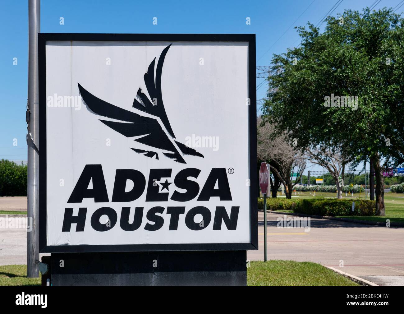 Cartello STRADALE DI ADESA Houston a Houston, Texas. Azienda di asta all'ingrosso di veicoli che fornisce soluzioni per i compratori e venditori professionali. Fondata nel 1989. Foto Stock