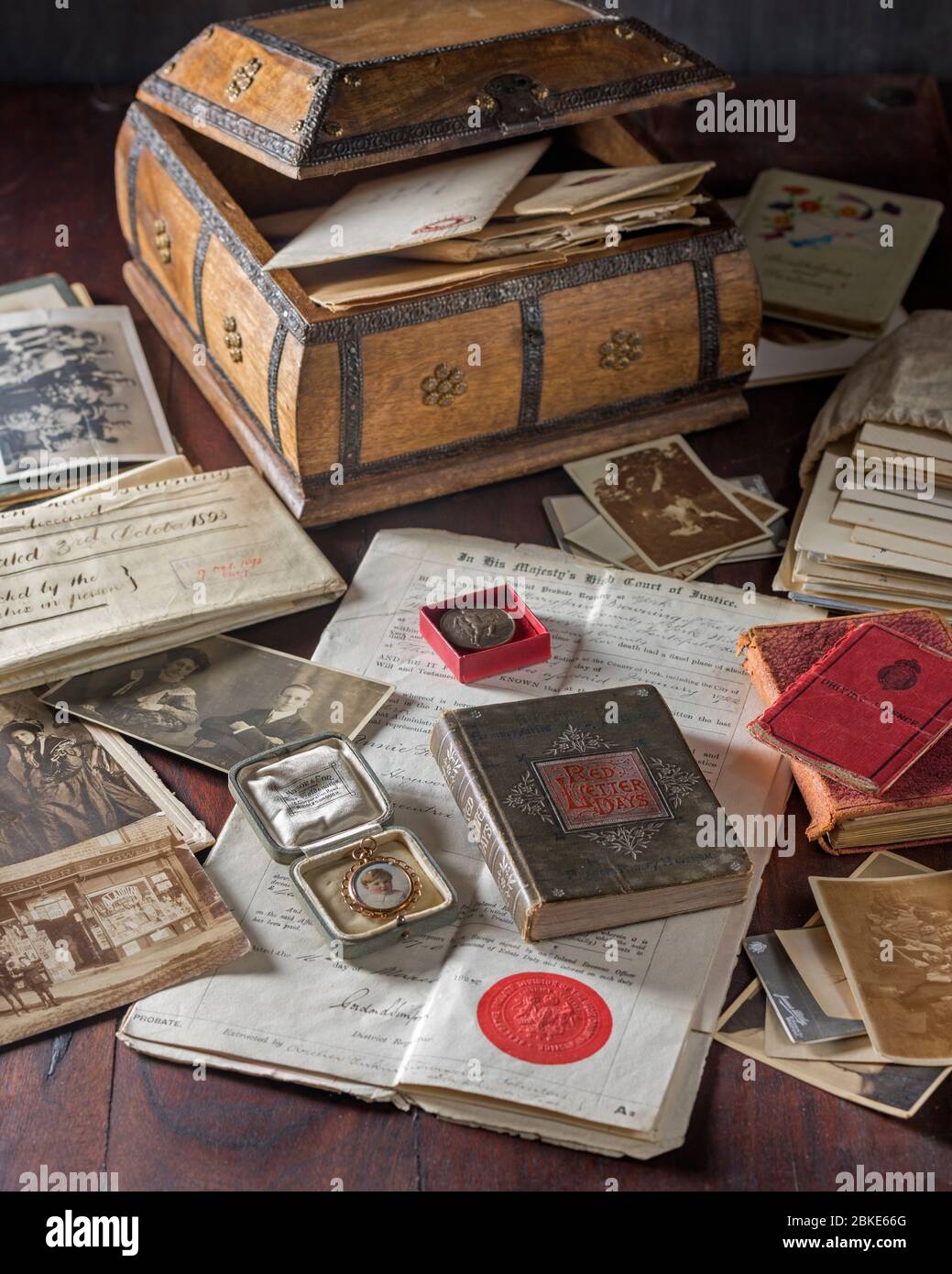 Gli alberi di famiglia. La genealogia. Foto e documenti Foto Stock