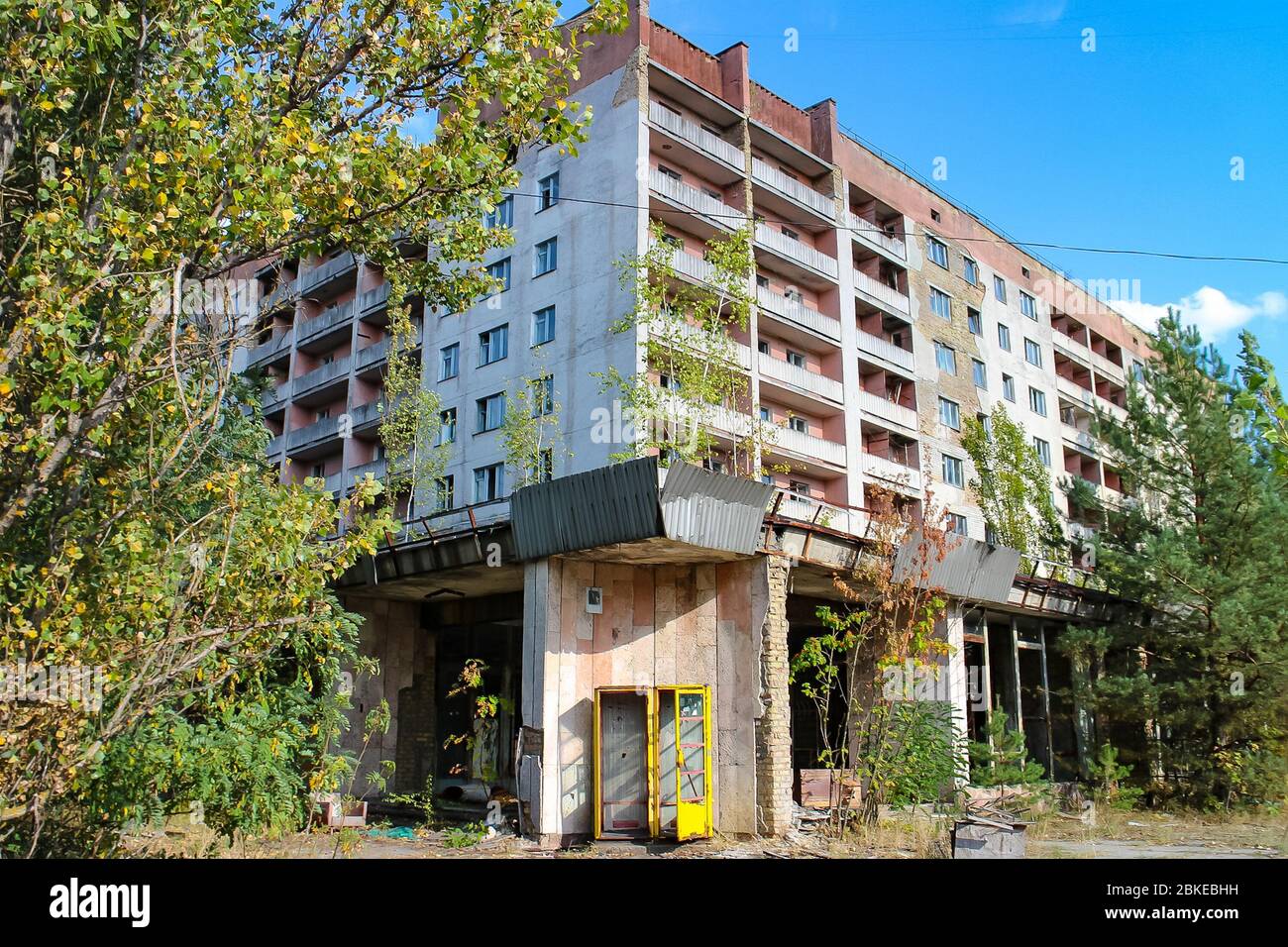 Edificio abbandonato a Pripyat, Ucraina, sito del disastro nucleare di Cernobyl del 1986. Foto Stock
