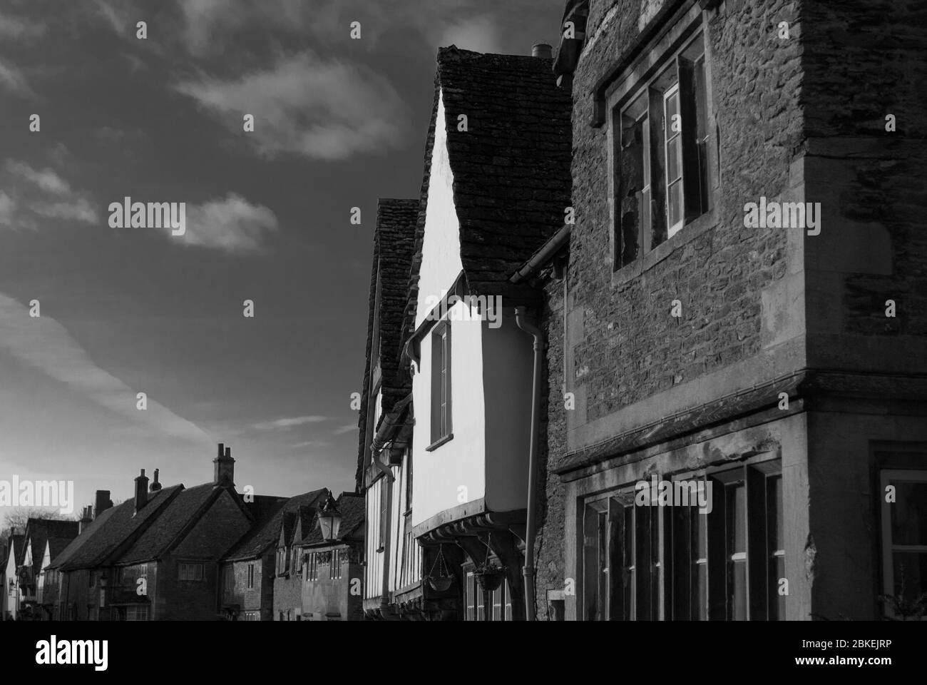 Conservazione conservazione del patrimonio conservazione Vecchio Villaggio Inglese Cotswolds Costswold edifici in pietra architettura Lacock Village Hither Way, Lacock, SN15 Foto Stock