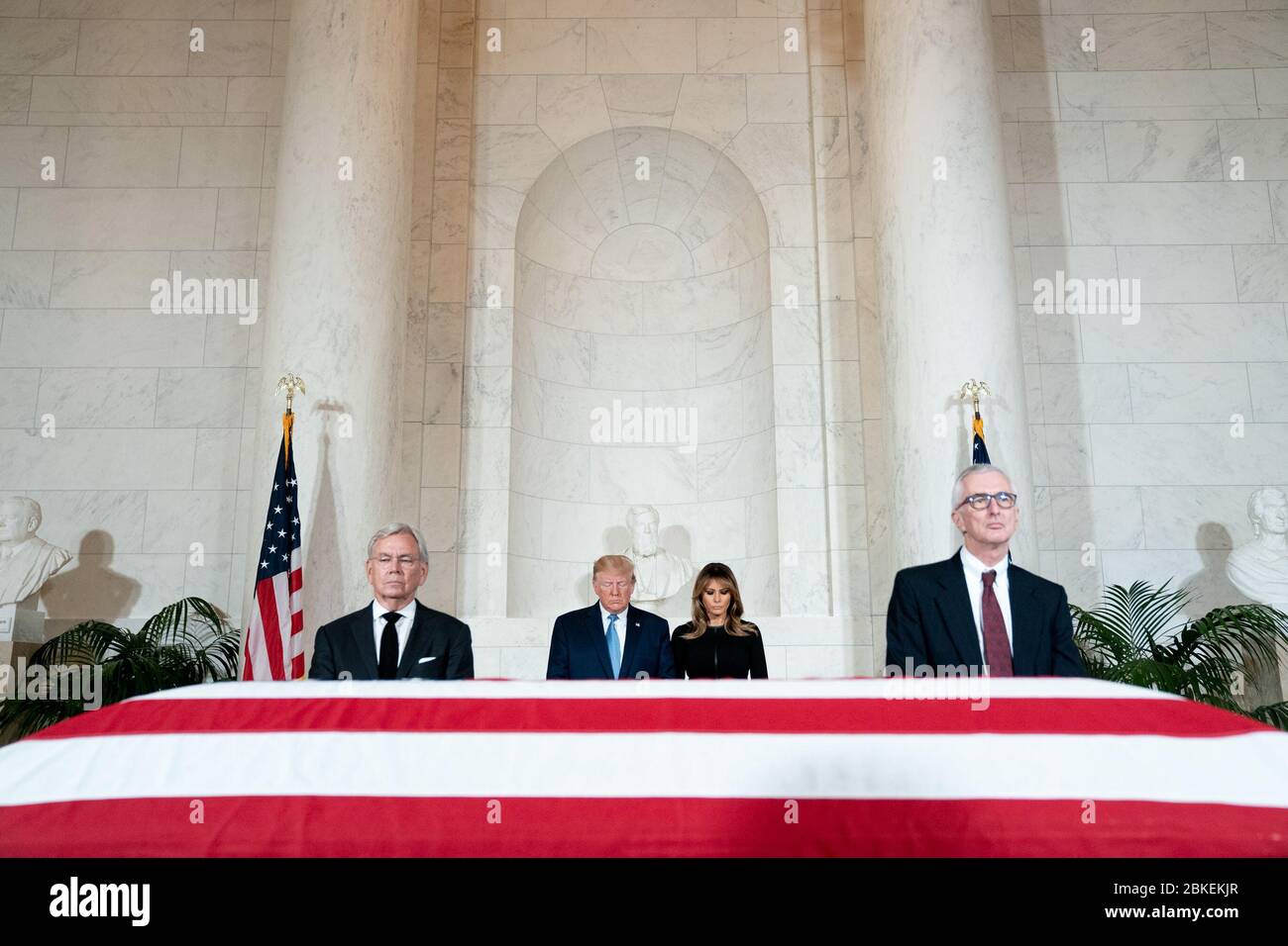 Il 22 luglio 2019, il presidente Donald J. Trump e la First Lady Melania Trump hanno partecipato al servizio funebre per il giudice associato della Corte Suprema degli Stati Uniti John Paul Stevens presso la Corte Suprema degli Stati Uniti a Washington, D.C. hanno reso omaggio alla tardiva giustizia. Foto Stock