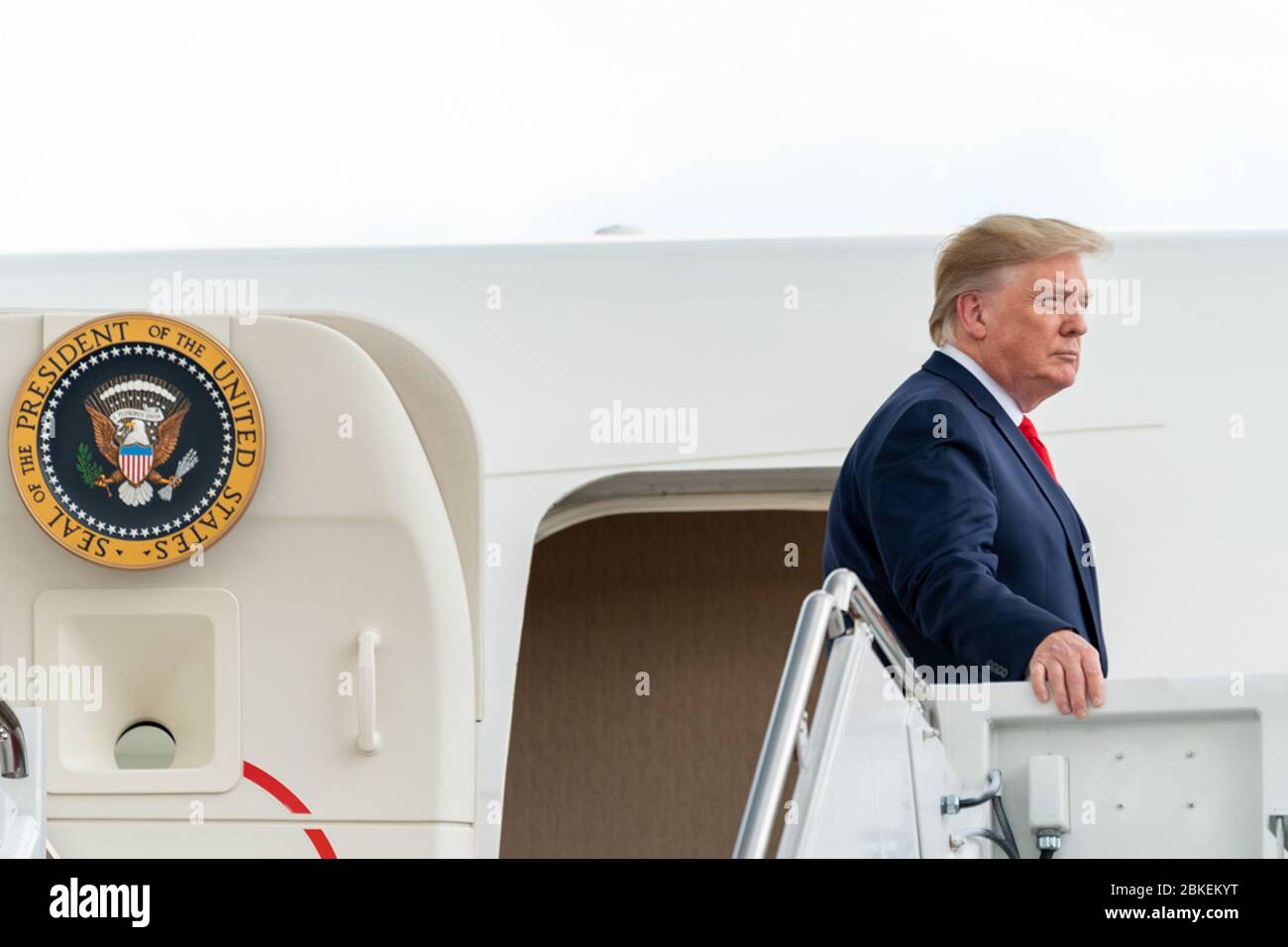 Il 24 luglio 2019, il presidente Donald J. Trump salì a bordo dell'Air Force One alla Joint base Andrews, MD., in rotta verso Wheeling Ohio County Airport a Wheeling, W.Va.. Era destinato a partecipare a eventi che affrontavano le preoccupazioni locali e pronunciavano osservazioni in West Virginia. Foto Stock