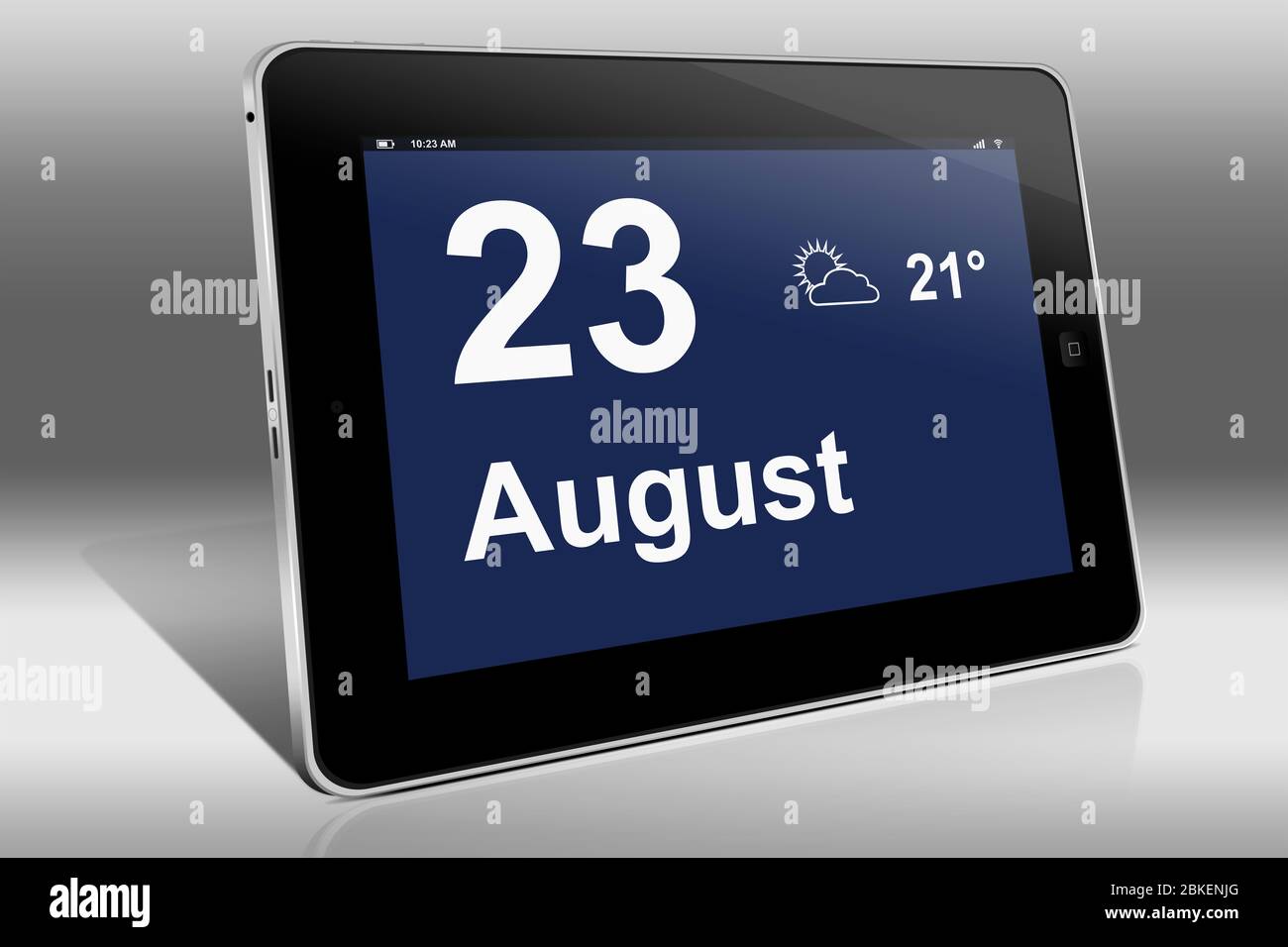 Un tablet visualizza un calendario in lingua tedesca con la data 23 agosto | Ein Tablet-computer zeigt das Datum 23. Agosto Foto Stock