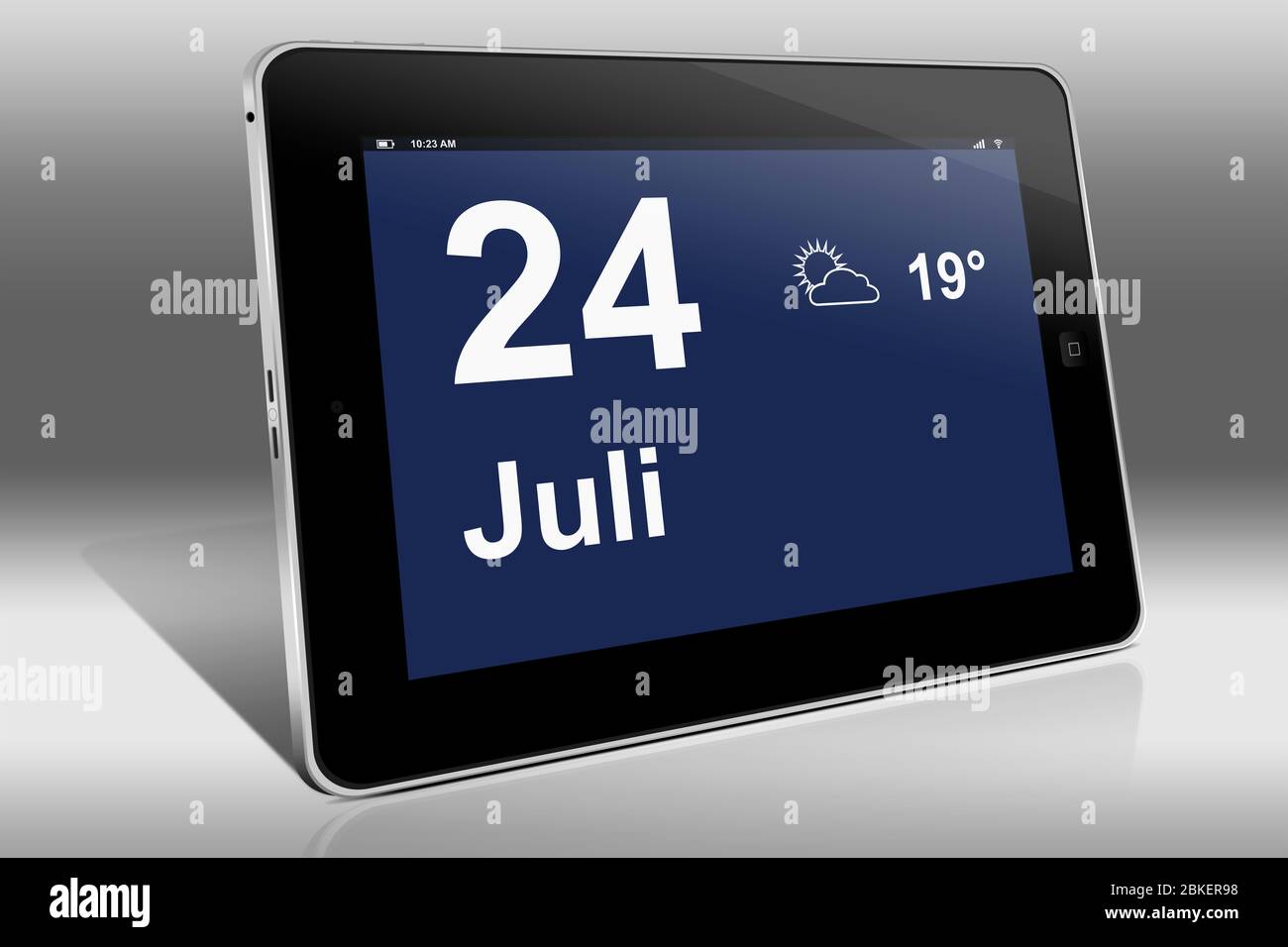 Un tablet visualizza un calendario in lingua tedesca con la data 24 luglio | Ein Tablet-computer zeigt das Datum 24. Juli Foto Stock