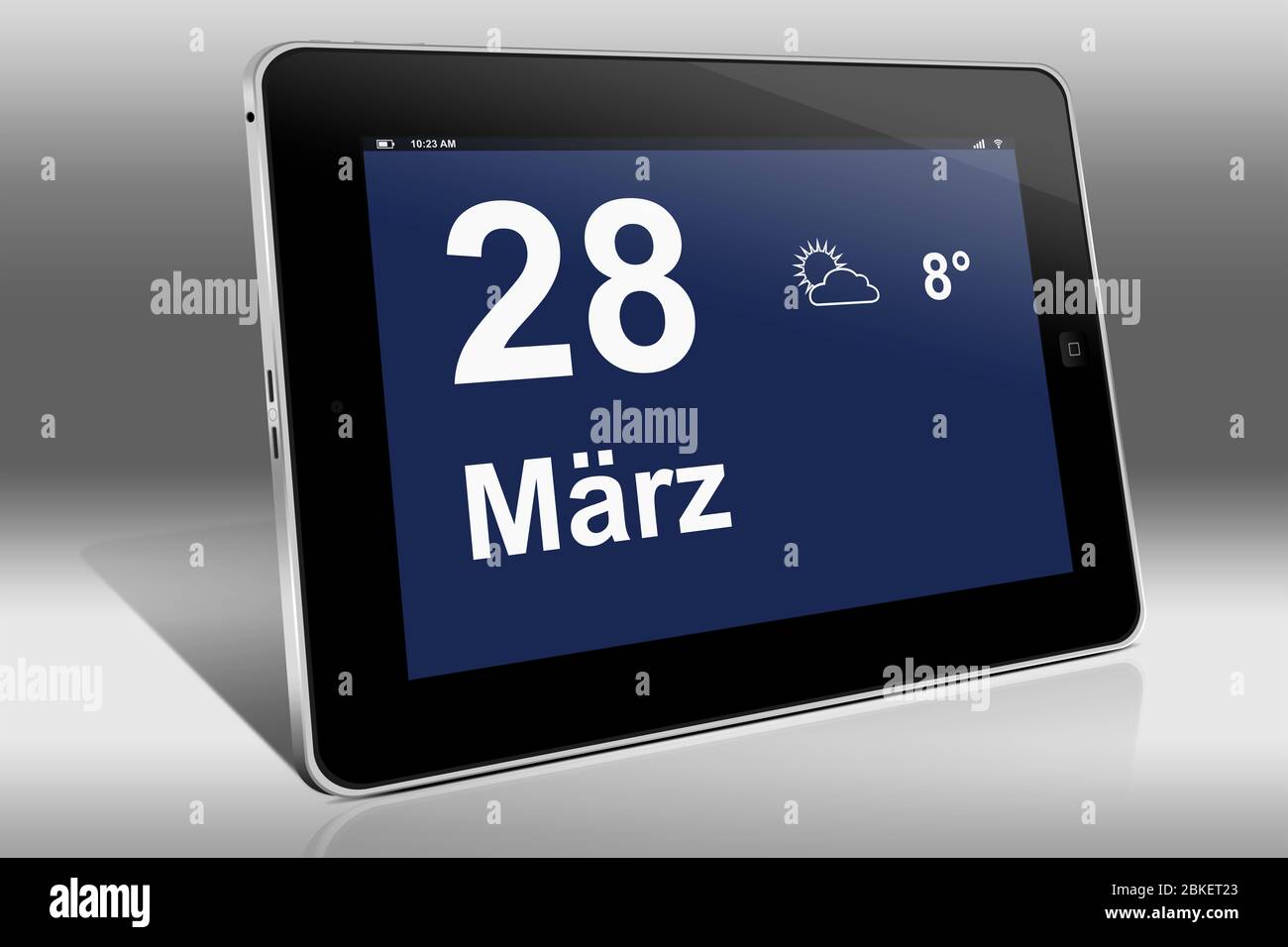 Un tablet visualizza un calendario in lingua tedesca con la data 28 marzo | Ein Tablet-computer zeigt das Datum 28. März Foto Stock