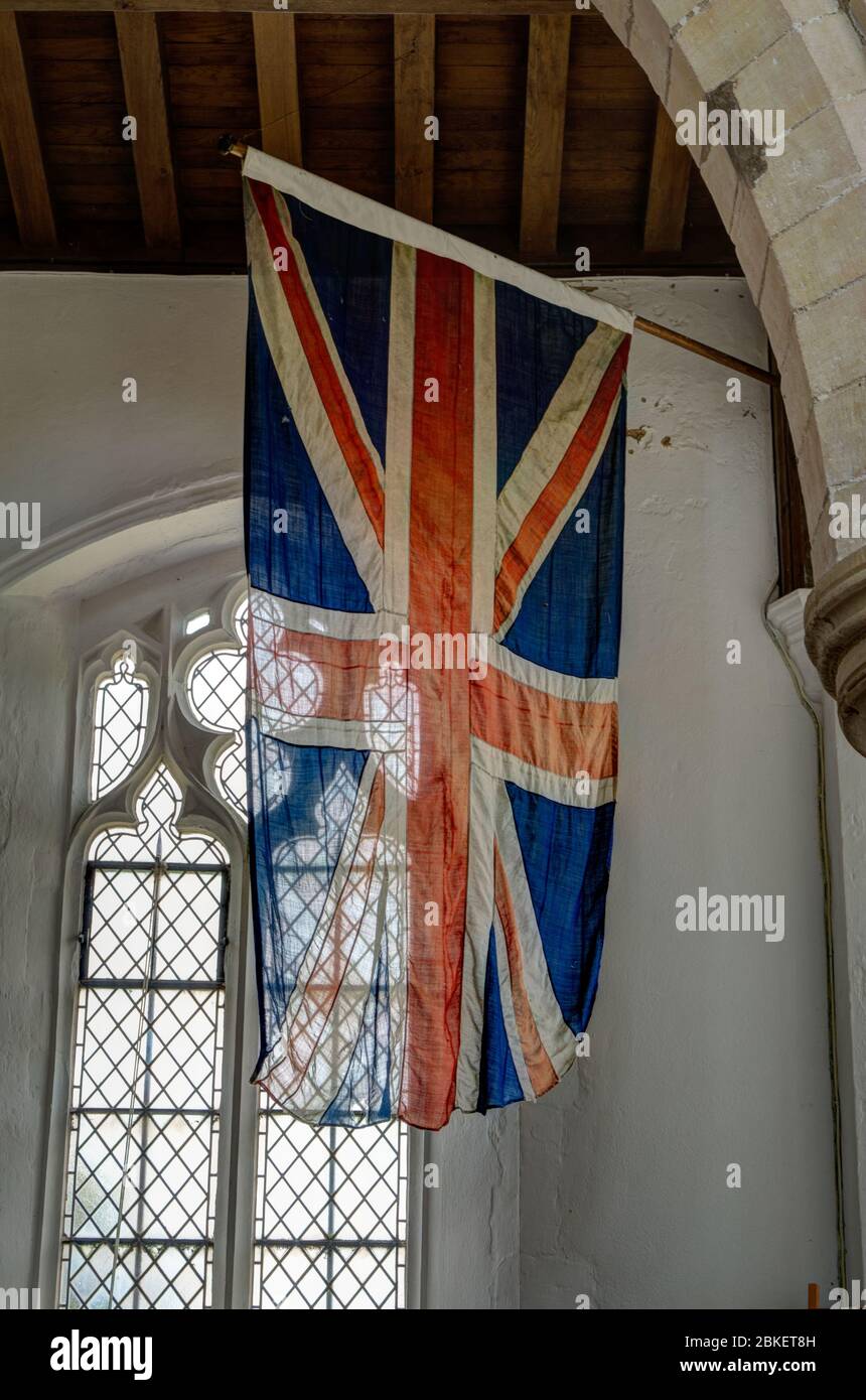 Bandiera di un'Unione Jack indossata dall'HMS Indomitable alla Battaglia di Jutland, chiesa di tutti i Santi, Burnham Thorpe, Norfolk, Regno Unito Foto Stock