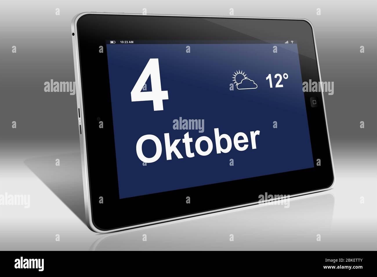 Un tablet visualizza un calendario in lingua tedesca con la data 4 ottobre | Ein Tablet-computer zeigt das Datum 4. Oktober Foto Stock