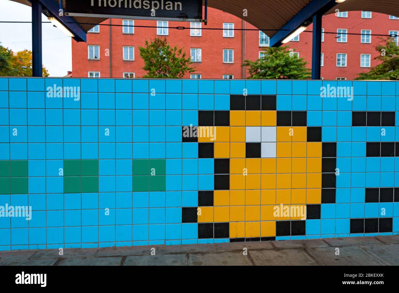 Stoccolma, Svezia. Stazione Thorildsplan - 8-bit giochi a tema stazione della metropolitana con opere d'arte pixelated di Lars Arrhenius. Foto Stock