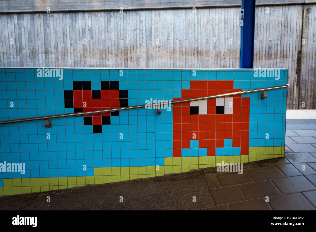Stoccolma, Svezia. Stazione Thorildsplan - 8-bit giochi a tema stazione della metropolitana con opere d'arte pixelated di Lars Arrhenius. Foto Stock
