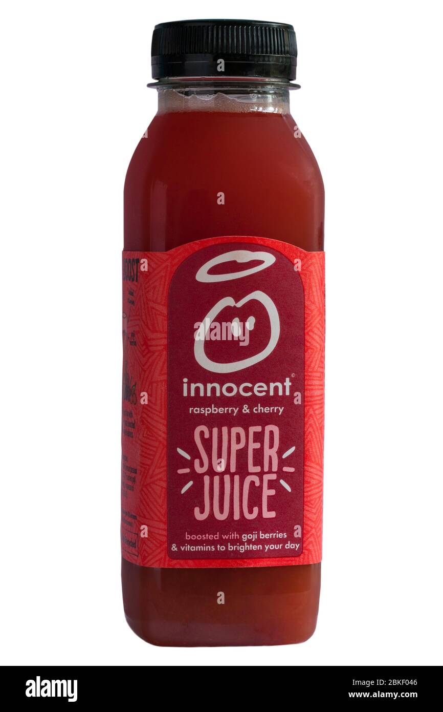 Bottiglia di lampone e ciliegia Innocenzo Super succo potenziato con goji bacche e vitamine per illuminare la vostra bevanda di giorno isolato su sfondo bianco Foto Stock