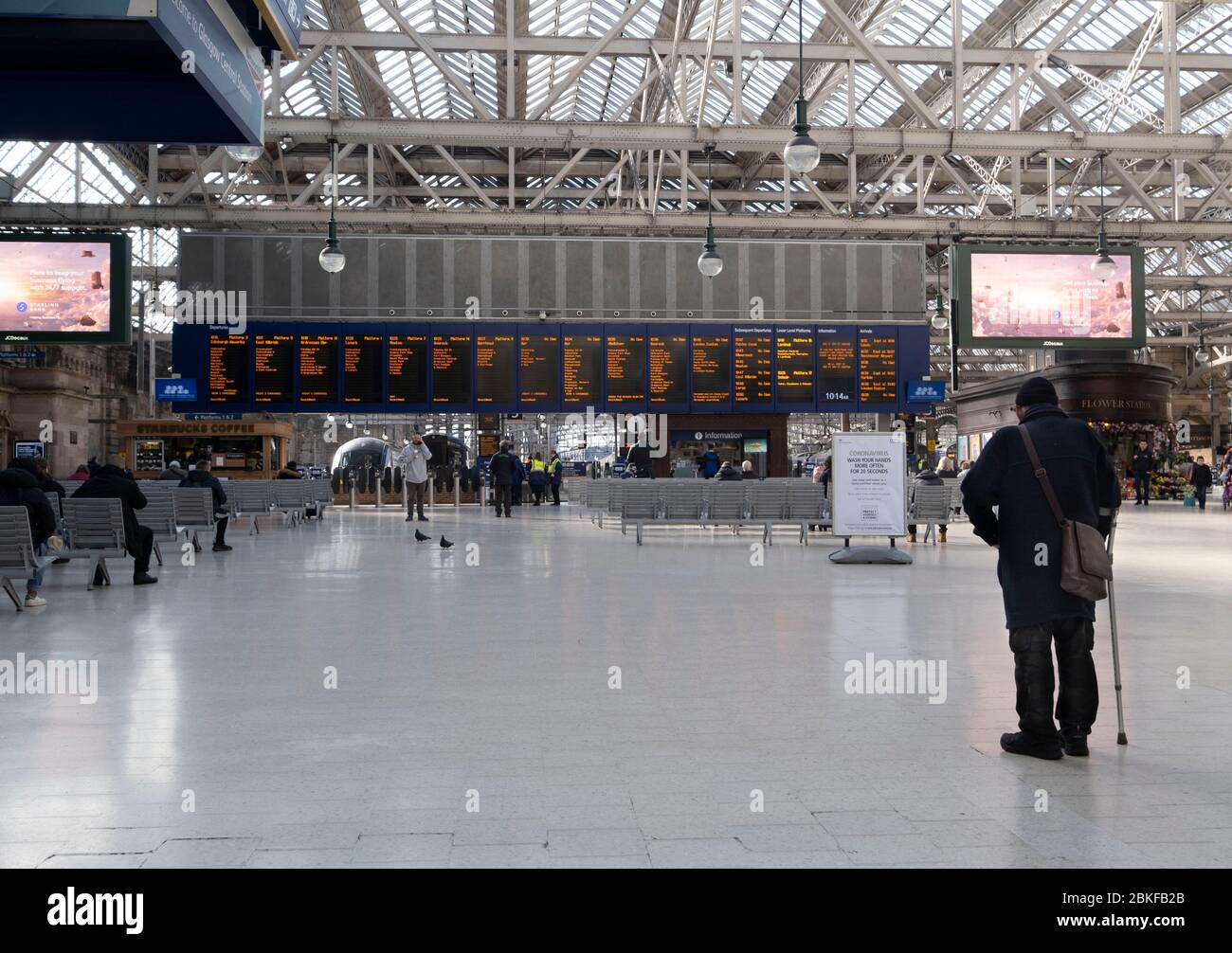 Informazioni governative: Segnale nella stazione centrale di Glasgow durante l'orario di chiusura del Covid-19. Foto Stock