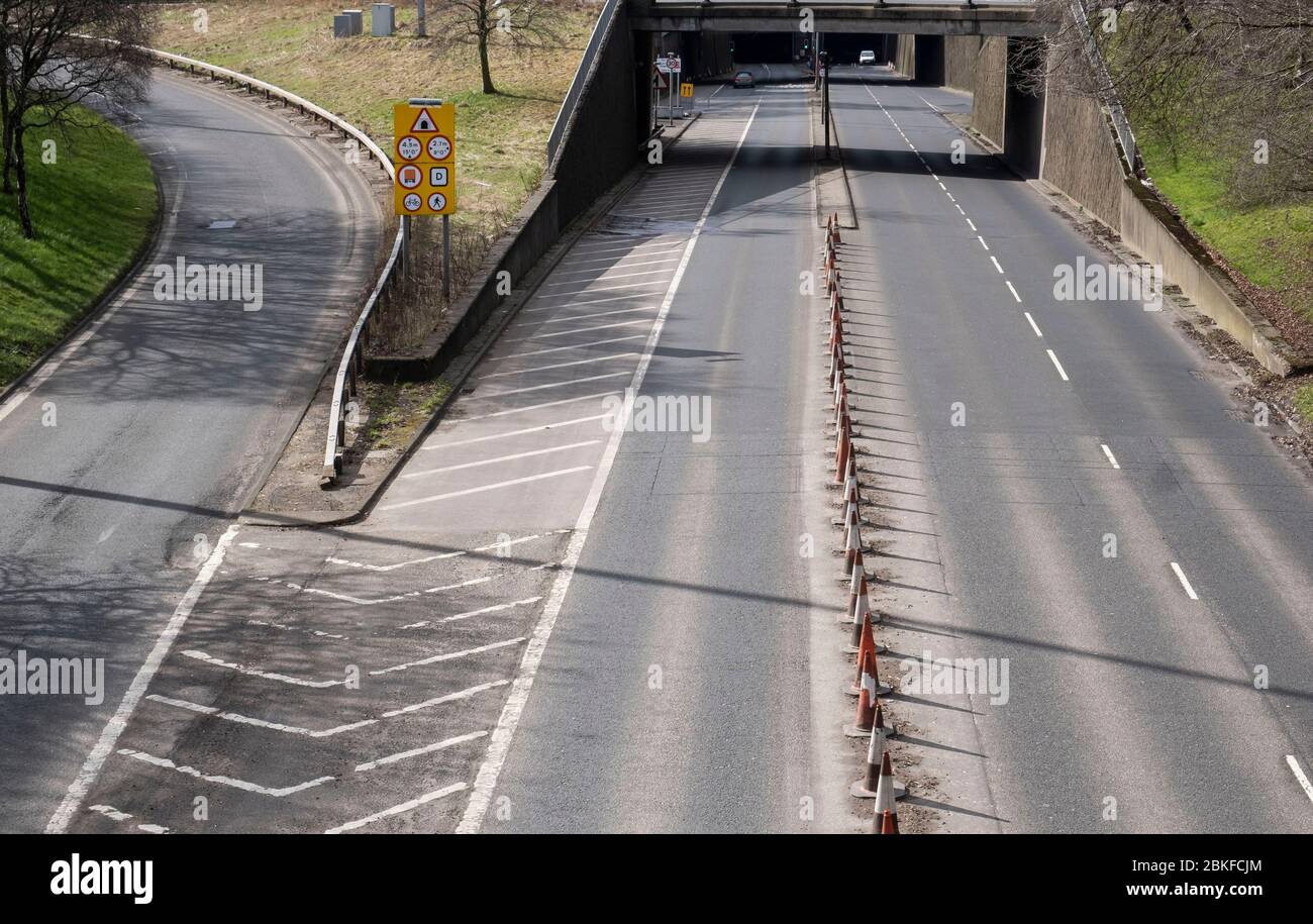 L'A736 a Glasgow durante il blocco. Foto Stock