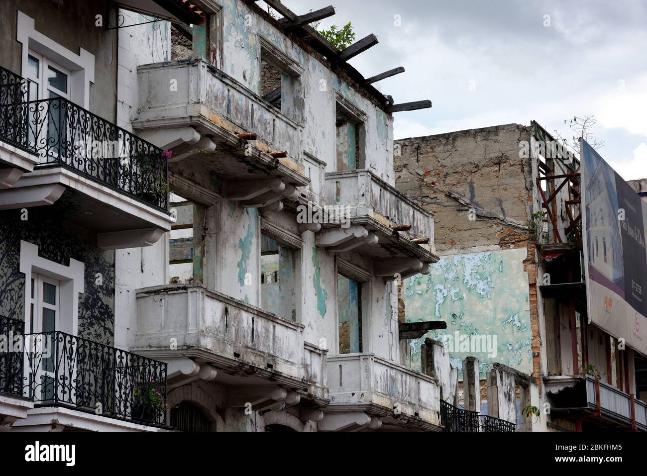 Costruzione e restauro di edifici di architettura coloniale spagnola nella città vecchia di casco Viejo, Panama City Foto Stock