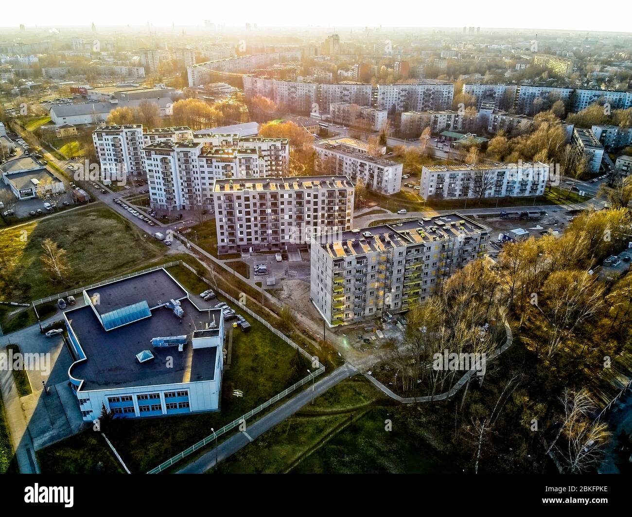 Quartiere residenziale di riga, Purvciems dall'alto al tramonto, Lettonia Foto Stock