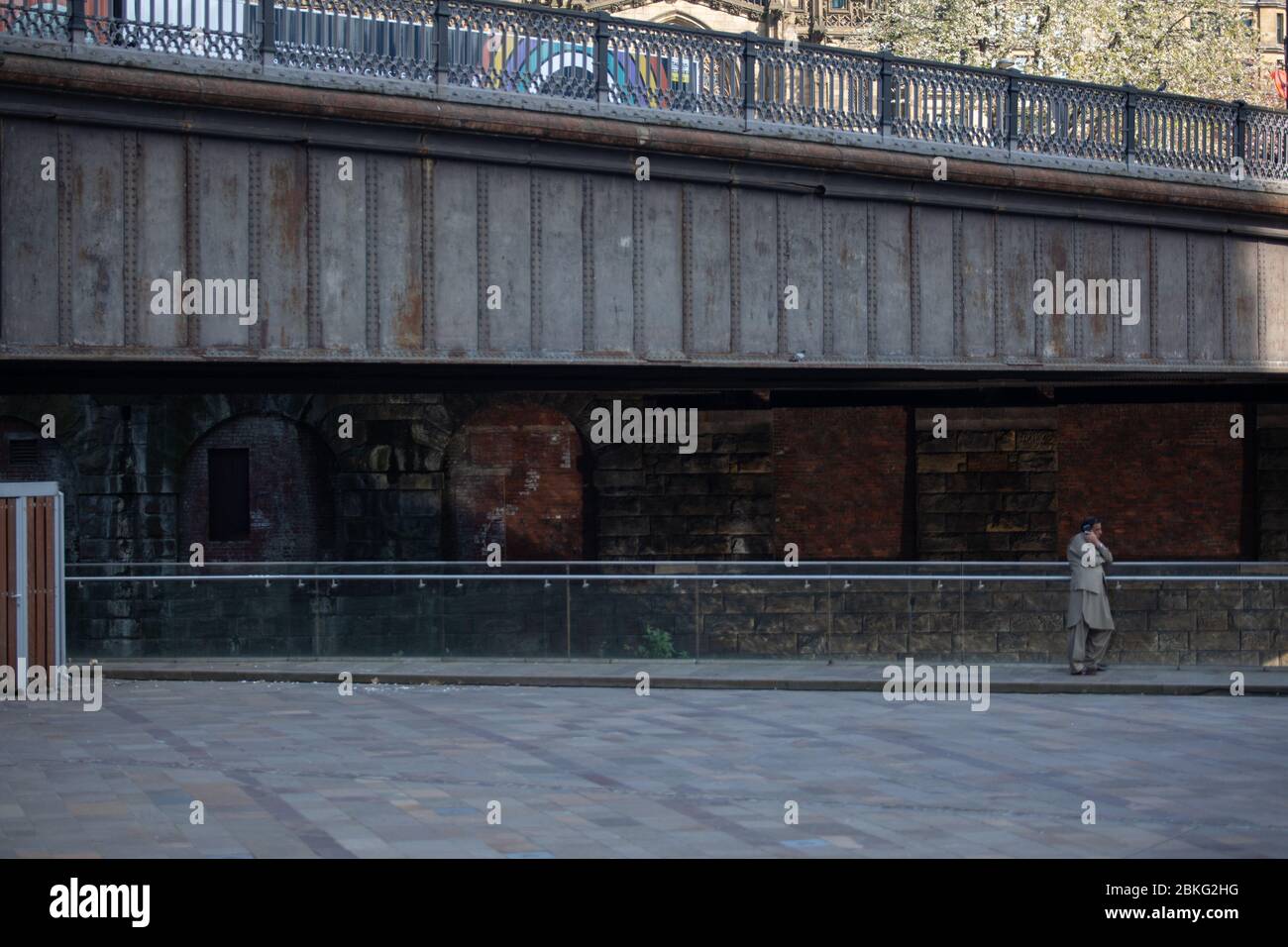 Centro di Manchester, Piazza Greengate, approccio alla Cattedrale, linee, architettura, paesaggio Foto Stock