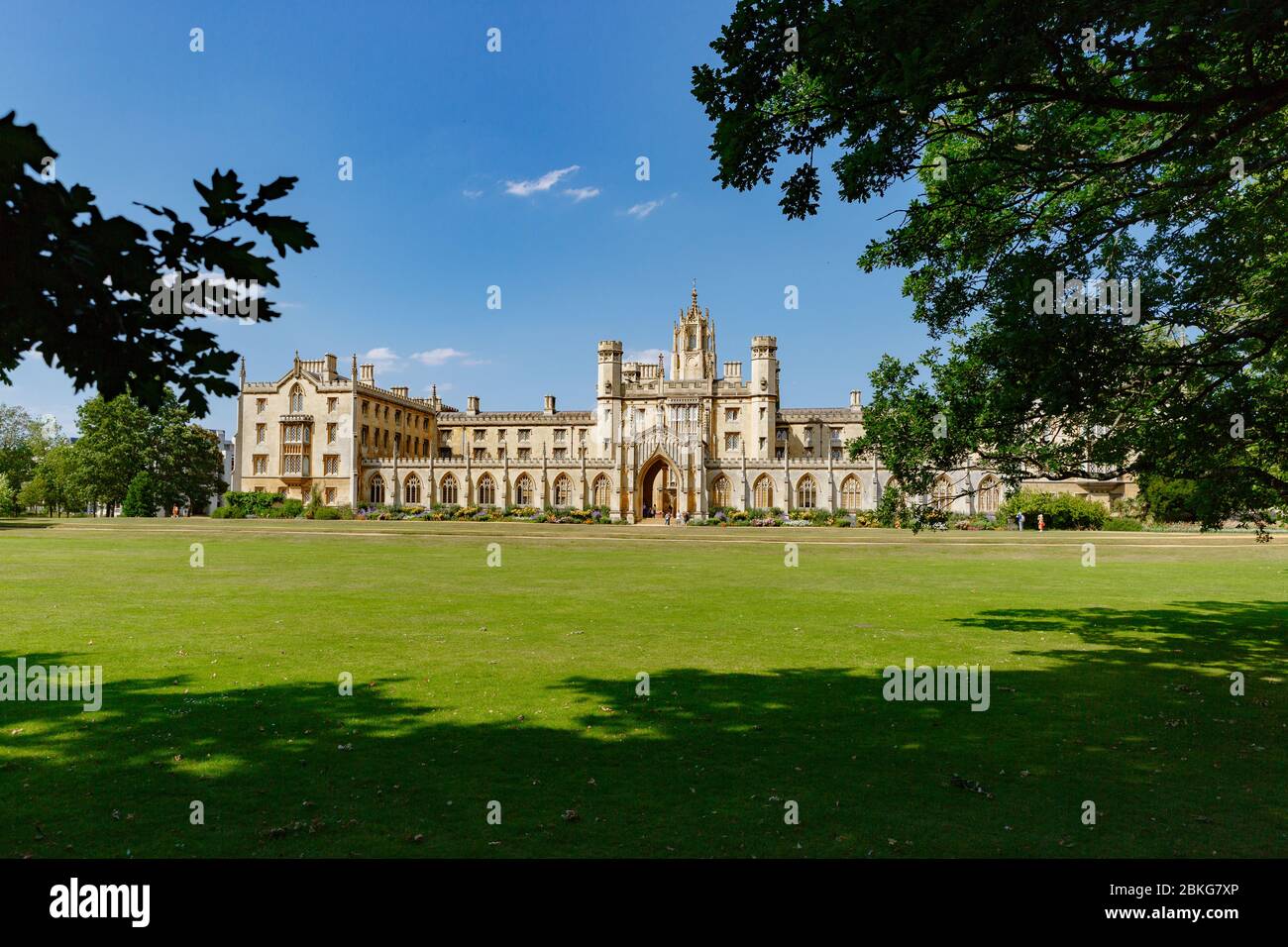 St John's College New Court e la torre dell'orologio vuota faccia, giorno di sole Foto Stock