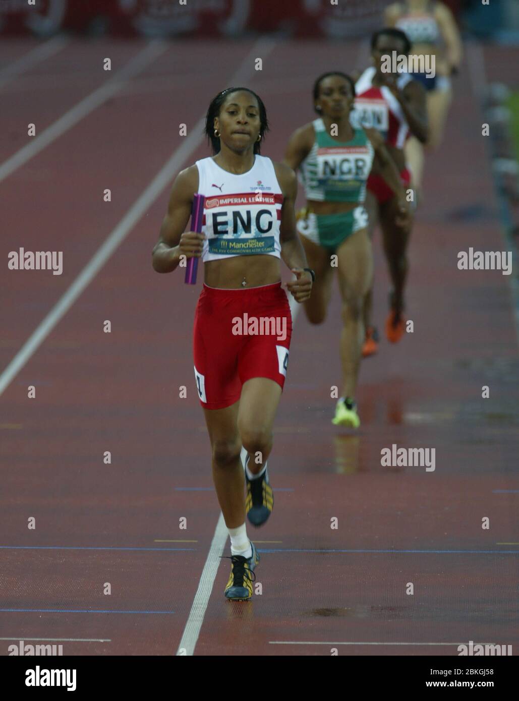 MANCHESTER - LUGLIO 30: Lisa Miller d'Inghilterra nella semifinale 2 di relè 4 x 400 metri femminile al City of Manchester Stadium durante il Comm 2002 Foto Stock