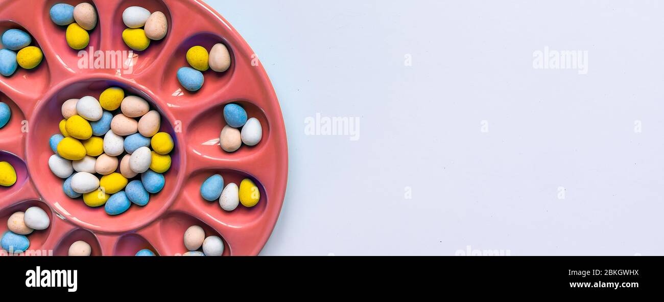 Piatto di uova di cioccolato Foto Stock