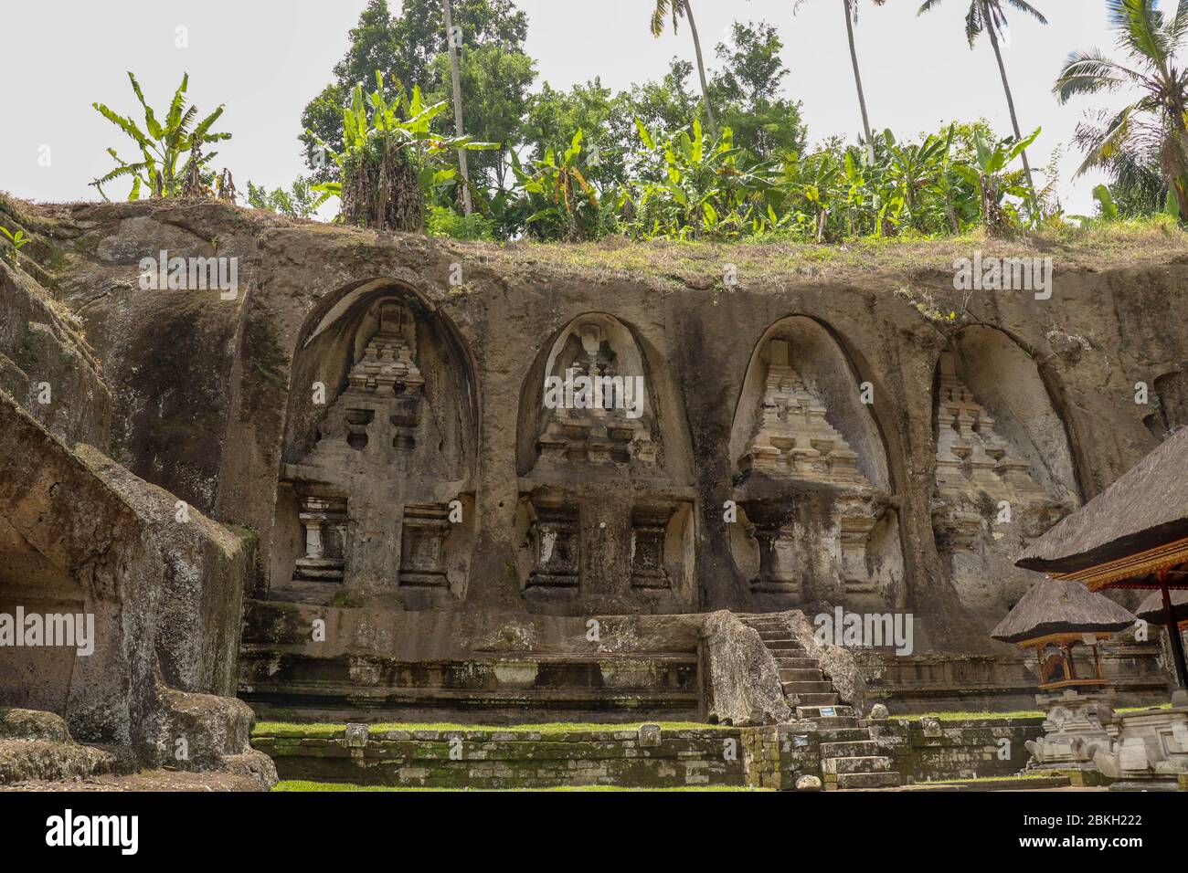 Questi monumenti funerari sono pensati per essere dedicati al re Anak Wungsu della dinastia di Udayana e le sue regine preferite. Gunung Kawi è un XI secolo Foto Stock