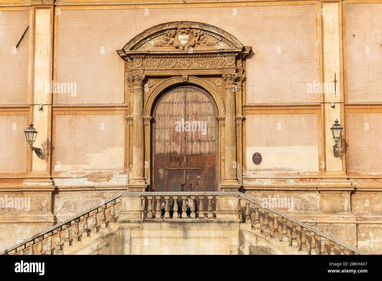 Antica porta in legno per la Cattedrale di Palermo Sicilia Foto Stock