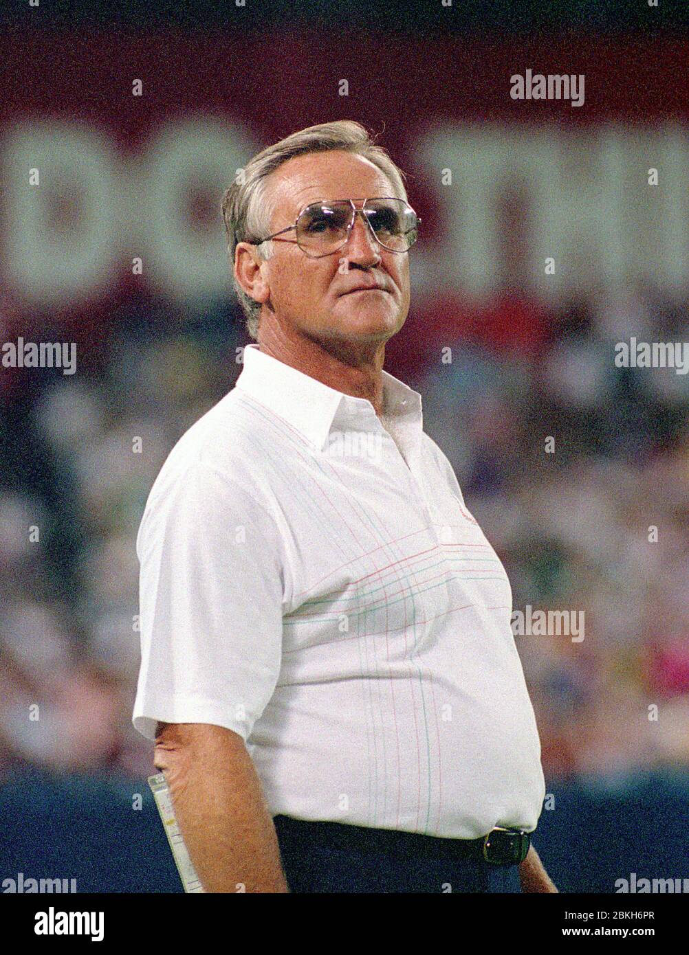 Miami Dolphins Head Coach Don Shula durante la partita di preseason contro le redskin di Washington all'RFK Stadium di Washington, DC, venerdì 25 agosto 1989. The Redskin ha vinto il gioco 35 - 21.Credit: Arnie Sachs/CNP /MediaPunch Foto Stock