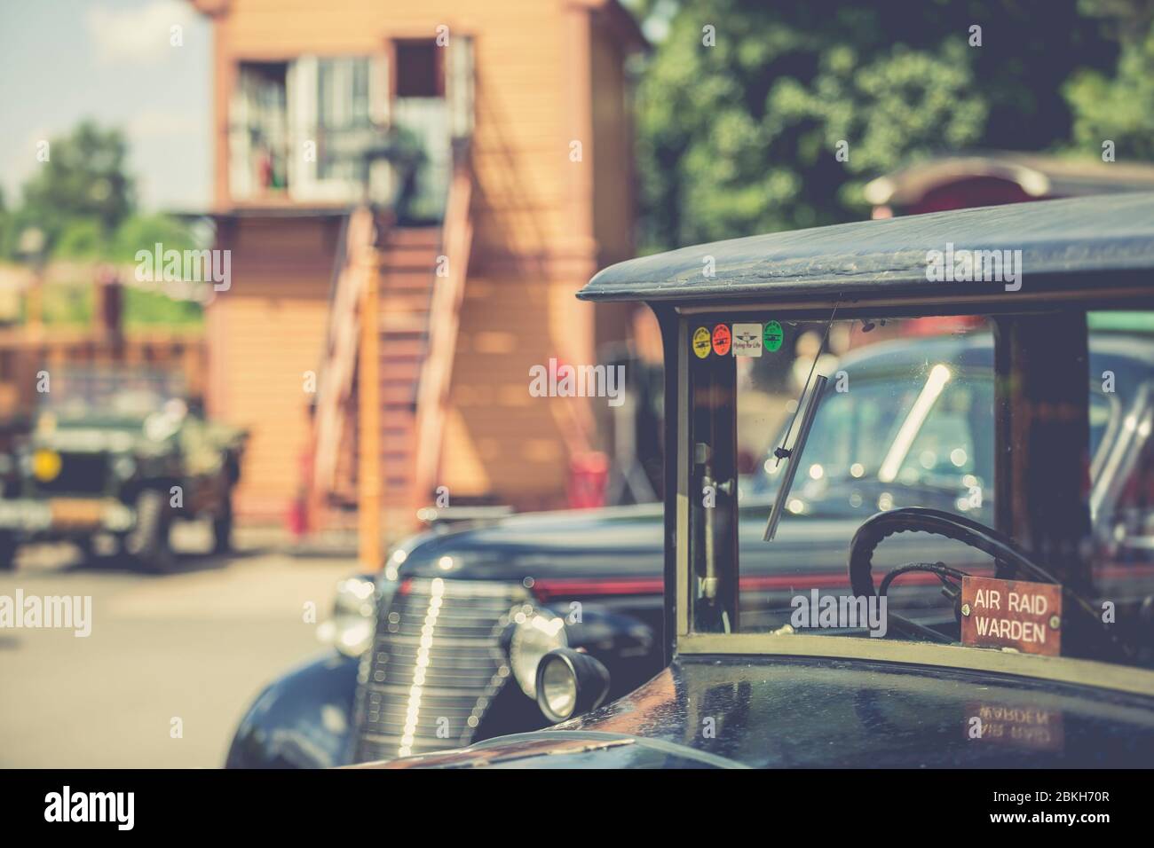 Retro primo piano di auto d'epoca Air RAID Warden parcheggiata all'aperto sotto il sole, Severn Valley Railway Arley stazione, 1940 warttime WWII evento estivo, Regno Unito. Foto Stock