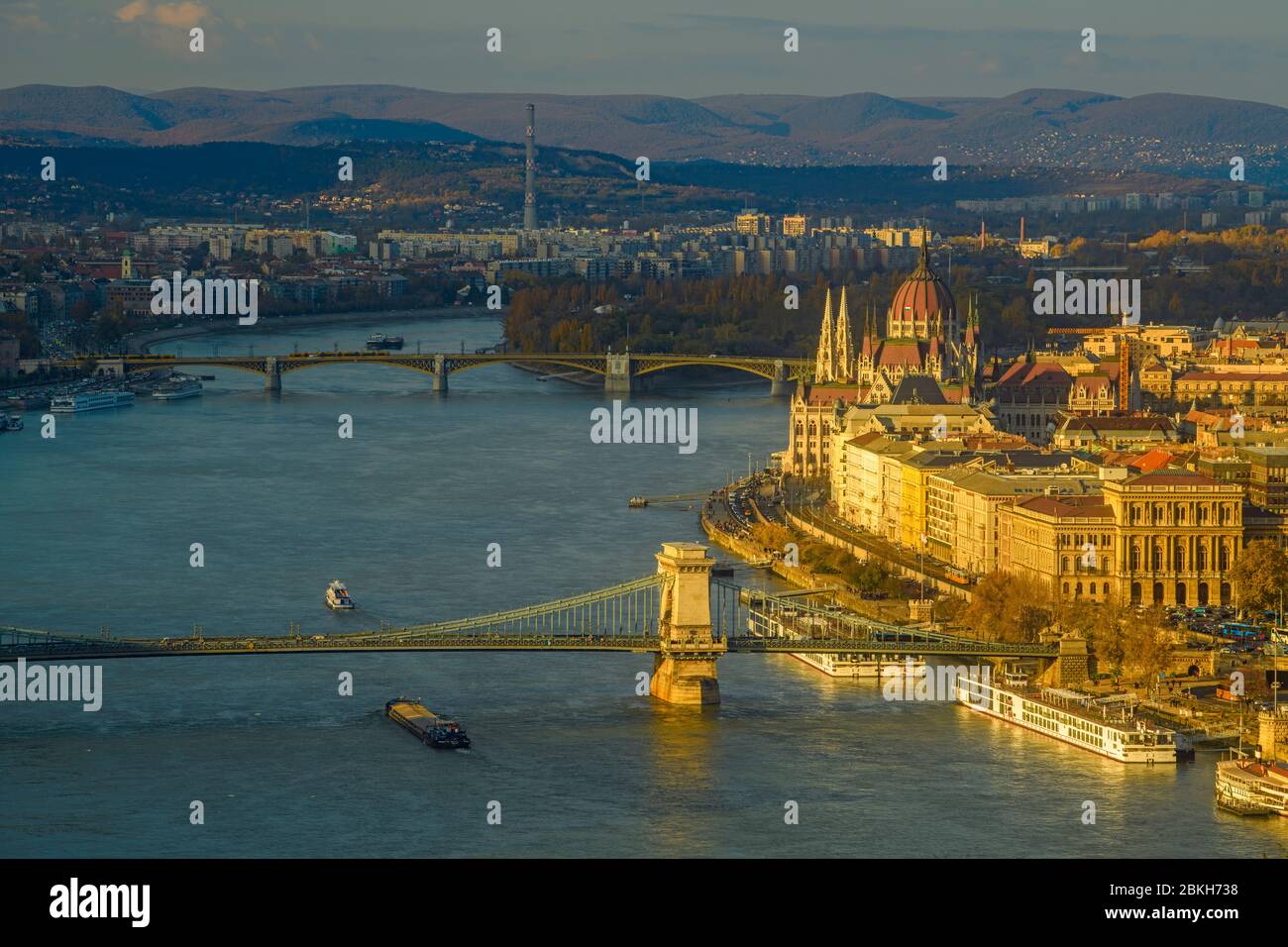 Vista su Budapest dalla Cittadella - Danubio con i ponti, Budapest, Ungheria Centrale, Ungheria Foto Stock