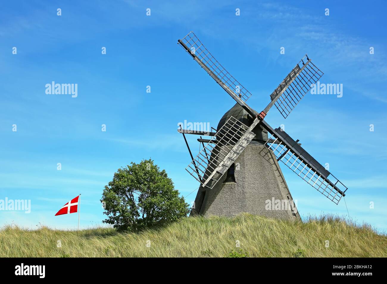 Kragskov mulino a vento dal 1870, è un vecchio mulino olandese situato a Skagen, Danimarca. Foto Stock