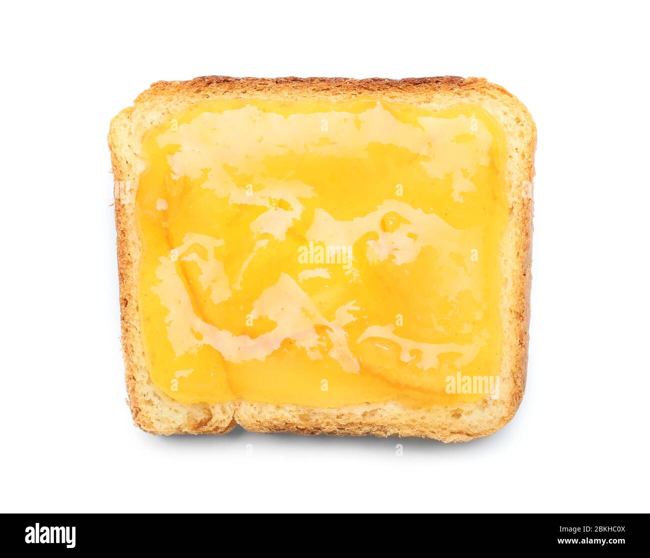 Pane tostato con marmellata d'arancia su fondo bianco Foto Stock