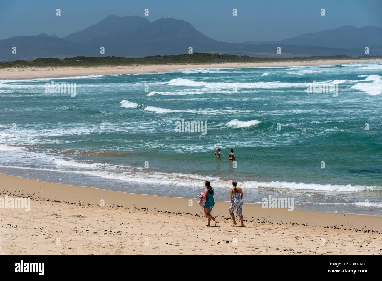 Kleinmond, Capo Occidentale, Sudafrica. 2019, il lungomare di Kleinmond una piccola città sulla costa alantica sulla strada del giardino nel Capo regi occidentale Foto Stock